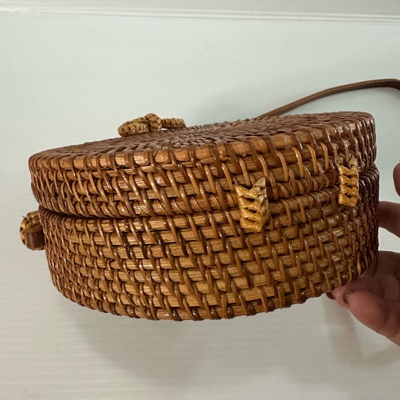 Round Rattan Handbag - Exquisite Crossbody for Women - Picture 5 of 8
